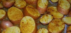 תפוחי אדמה אפויים בתנור עם קארי